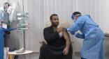 سمو ⁧‫ولي العهد‬⁩ يتلقى الجرعة الأولى من لقاح كورونا “كوفيد – 19”