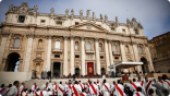 الفاتيكان على أعتاب حقبة جديدة: الكرادلة يبدأون مشاورات انتخاب البابا خلفًا لفرنسيس