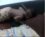 بالفيديو خادمة تعنف طفل رضيع
