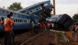 مصرع وإصابة 30 شخصا جراء حريق في قطار بالهند
