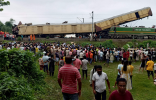 مصرع 5 أشخاص في حادث تصادم قطارين في الهند