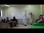  بالفيديو معلّم يعتدي على طالبين بمرامية العيص بالمدينة المنورة