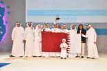 تتويج حامل لقب البطولة الدولية الثالثة لمناظرات المدارس باللغة العربية الفائز بالمركز الأول فريق دولة قطر