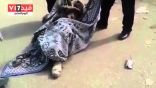 بالفيديو  :رجال الأمن يلقون مريضاً خارج المستشفى بمحافظة الشرقية المصرية