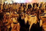 الأمير خالد الفيصل يفتتح سوق عكاظ ويسجل إعجابه بعرض “نقش من هوازن”