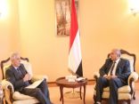 مسؤول يمني: الانقلابيون يمنعون دخول المساعدات إلى المحافظات