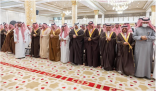 نائب أمير الرياض يتقدم المصلين على جثمان “نايف بن لبده”