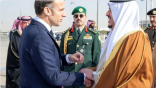الرئيس الفرنسي يغادر الرياض وفي مقدمة مودعيه نائب أمير المنطقة