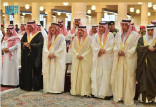 أمير الرياض يؤدي صلاة الميت على صاحبة السمو الأميرة هدى بنت عبدالله الفيصل آل فرحان آل سعود