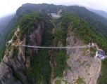 جسر زجاجي مخيف بين جبيل في الصين