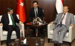 رئيس الوزراء التركي يلتقي الرئيس اليمني
