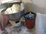 بالصور أمانة نجران تغلق مخبز آلي بحي الفيصلية لإرتكابه مخالفانت صحية