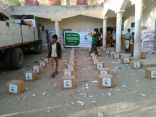 مركز الملك سلمان للإغاثة يوزع 4 آلاف سلة غذائية للمتضررين بمحافظة تعز اليمنية