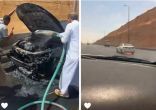 بالفيديو.. اشتعال حريق في سيارة شخص أثناء سيره على طريق عام بـ الرياض .. وردة فعل شاب تنقذه