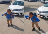 شاهد: طفل مكبل بحبال يجر سيارة يثير موجة غضب في الكويت