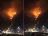 شاهد: حريق في أعشاب وحشائش بمنطقة جبلية في الباحة.. وفرق الإطفاء تكافح للسيطرة عليه