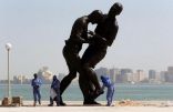قطر تضع تمثال لنطحه زيدان لماترازي بنهائي ٢٠٠٦
