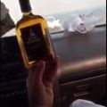 بالفيديو طريقة جديدة لتهريب زجاج الخمر عبر جسر الملك فهد !!