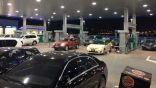 ازدحام شديد في محطات الوقود بمدينة دبي قبل ساعات من تطبيق قرارلائحة أسعار المحروقات الجديدة
