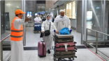 حفاوة استقبال الحجاج تمتزج بفرحة وصولهم إلى مطار المدينة المنورة