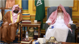 المفتي العام يستقبل السديس وأئمة الحرم ويثني على جهود “الشؤون الدينية”