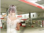 عريس يترك عروسه في محطة بنزين !!!