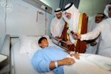 أمير الشرقية يتفقد المصابين في التفجير الإرهابي بالقديح بمستشفى القطيف والدمام المركزي