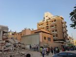 الدفاع المدني بجدة يباشر انهيار مبنى سكني بحي الفيصلية