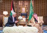 خادم الحرمين الشريفين يعقد اجتماعاً مع الرئيس الفلسطيني