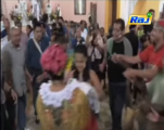 بالفيديو :مكسيكي يتزوج أنثى تمساح للمرة الثانية