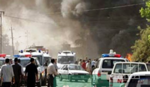 قتلى وجرحى  في تفجيرين انتحاريين قرب مقر للشرطة وسط بغداد